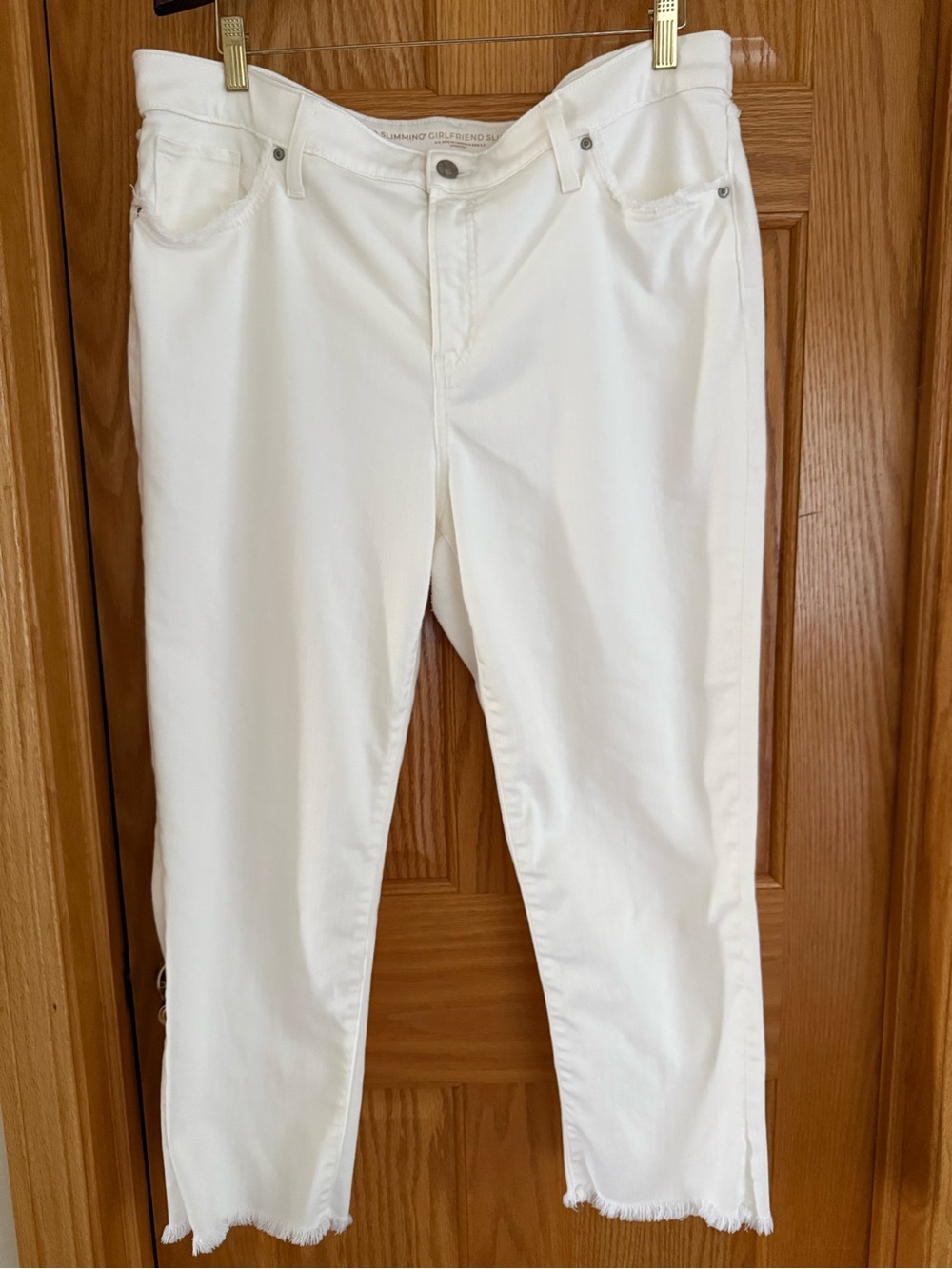 Chico's White Cropped Ankle Jeans